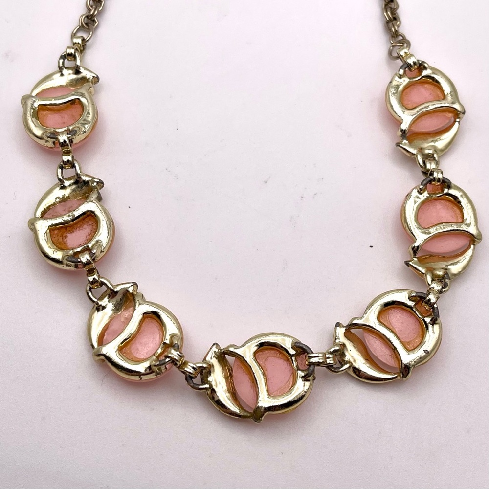 Pretty In Pink Vintage Thermoset Lucite Necklace - Picture 12 of 14